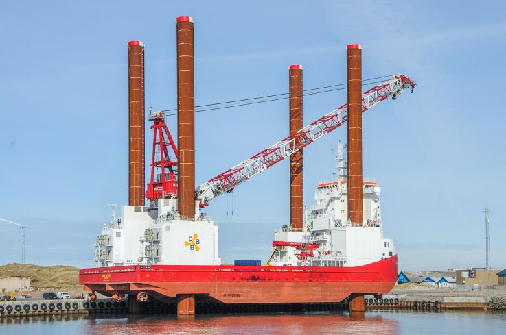 Jackup i Hvide Sande Havn HVide Sande Havn som O&M center for havvind