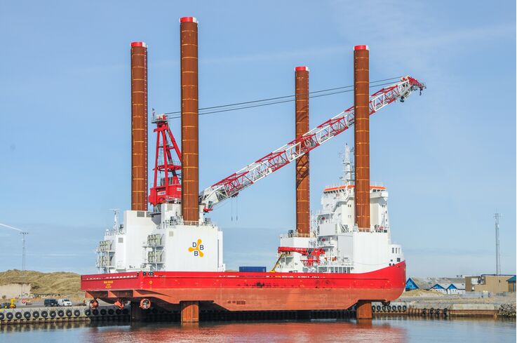 Jackup i Hvide Sande Havn HVide Sande Havn som O&M center for havvind